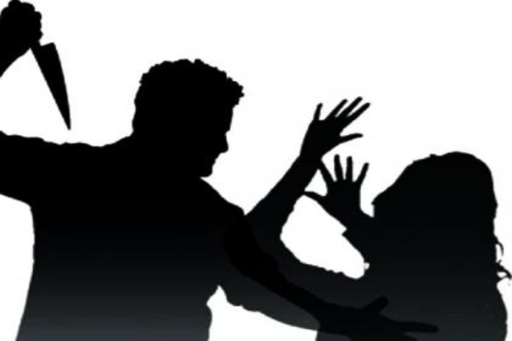 सोलापुरात पत्नीचा खून करून पती पोलीस ठाण्यात हजर; पती वकील असल्याची माहिती